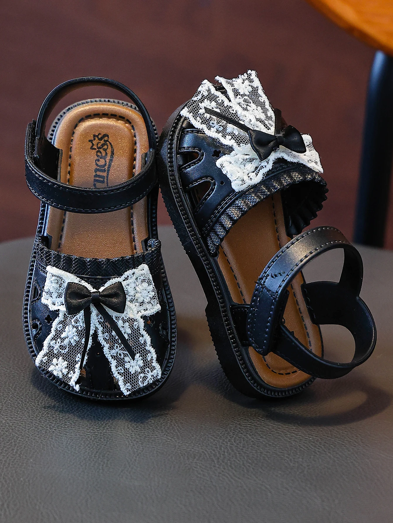 

Детские сандалии летние новые, модные сандалии Baotou с белым бантом, для школьников, для дома и улицы, нескользящие, домашние сандалии