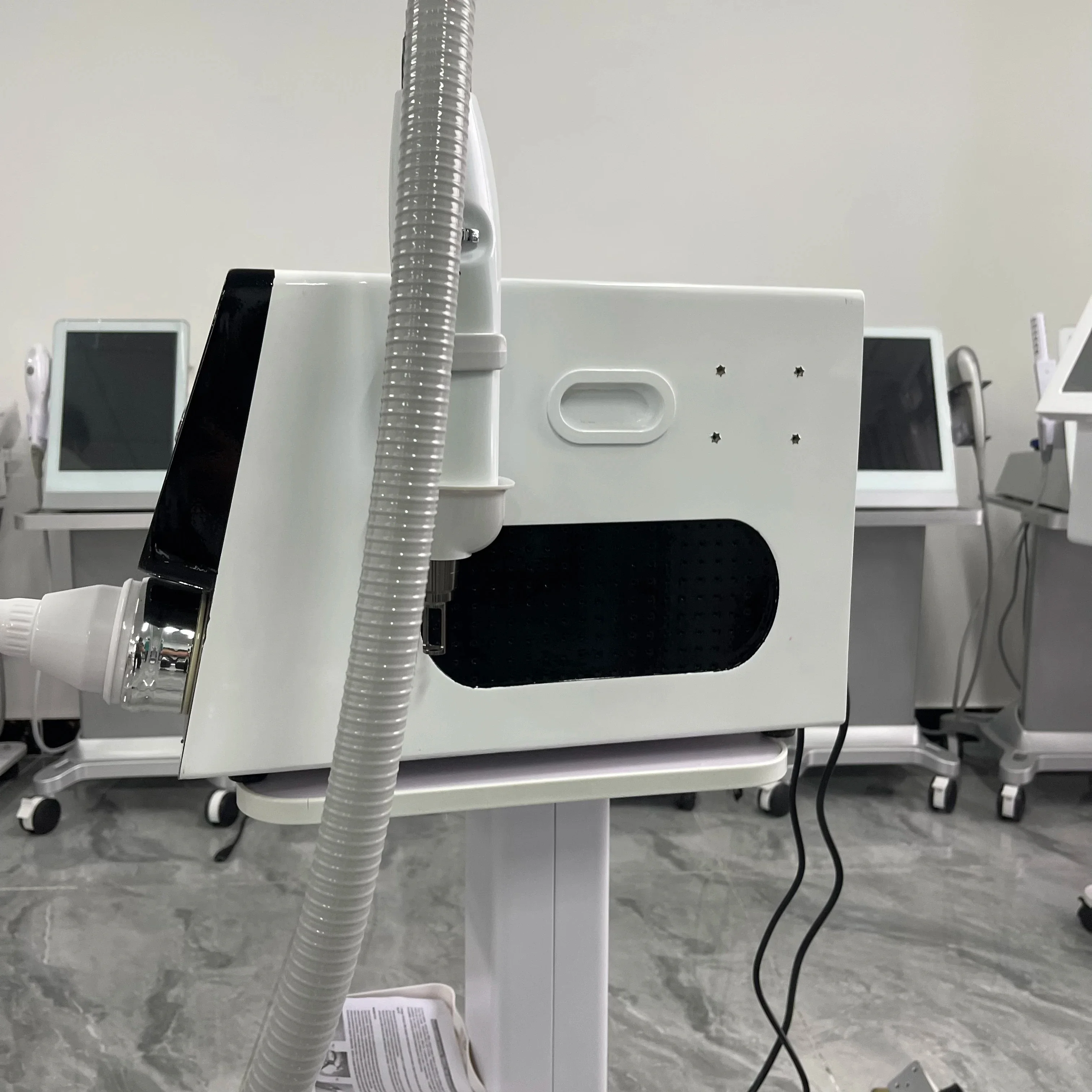 Máquina láser profesional de Nd Pico conmutado Q Edición 2025 |   Sistema de eliminación de pigmento de cejas y tatuajes de doble longitud de onda (1064 nm/532