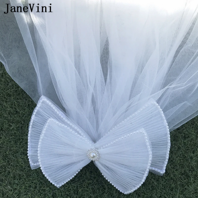 Janevini Romantische Korte Tulle Bridal Veils Met Metalen Kam Drie Layer Ivoor Vrouwen Sluier Grote Strik Parels Bruid Bruiloft Accessoires