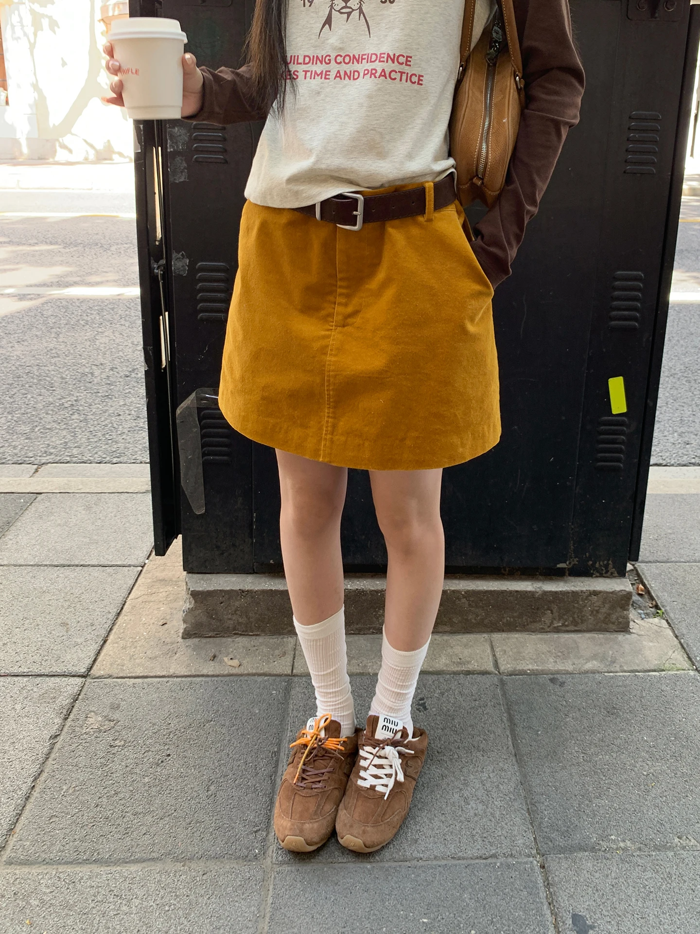 

Красная юбка трапециевидной формы знаменитостей, женская мода 2025, новая хлопковая повседневная юбка с низкой талией из полимерного цвета для молодых дам