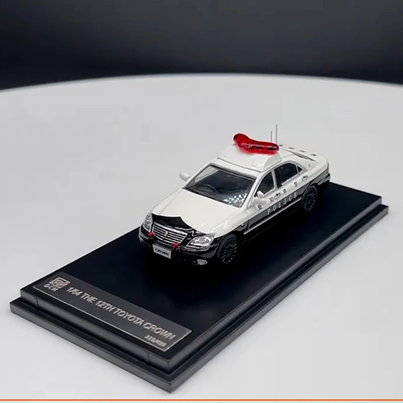 Diecast 1/64 Scale Dcm The 12th Toyota Crown Alloy Car Model Toy Aichi-ken Police Car Collectible Ornament Souvenir Boys Gift