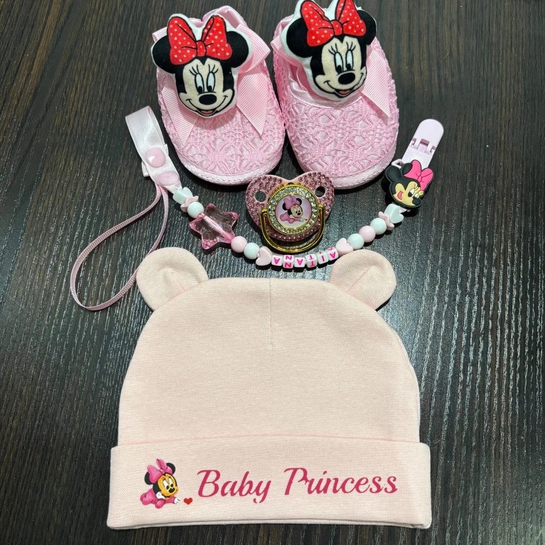 

Новые пинетки для новорожденных с милыми шапочками, гигиенический пылезащитный чехол для детской соски с мультяшным дизайном и цепочкой, имитирующая соска-пустышку для успокоения капризных малышей.