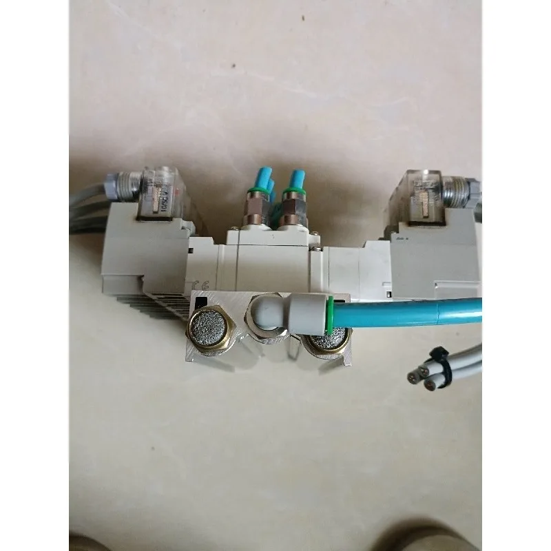 Solenoid Valve Manifold SY5320-5YO-01F-Q SY5120-5YO-01F-Q Slightly Used Fully Functional for Industrial Pneumatic Repair Part