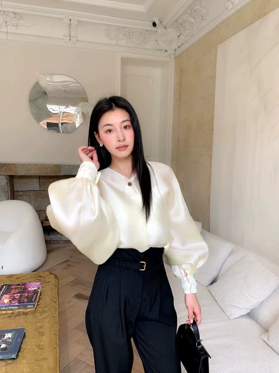Silk Blouse Button - Chemise élégante en satin pour femmes