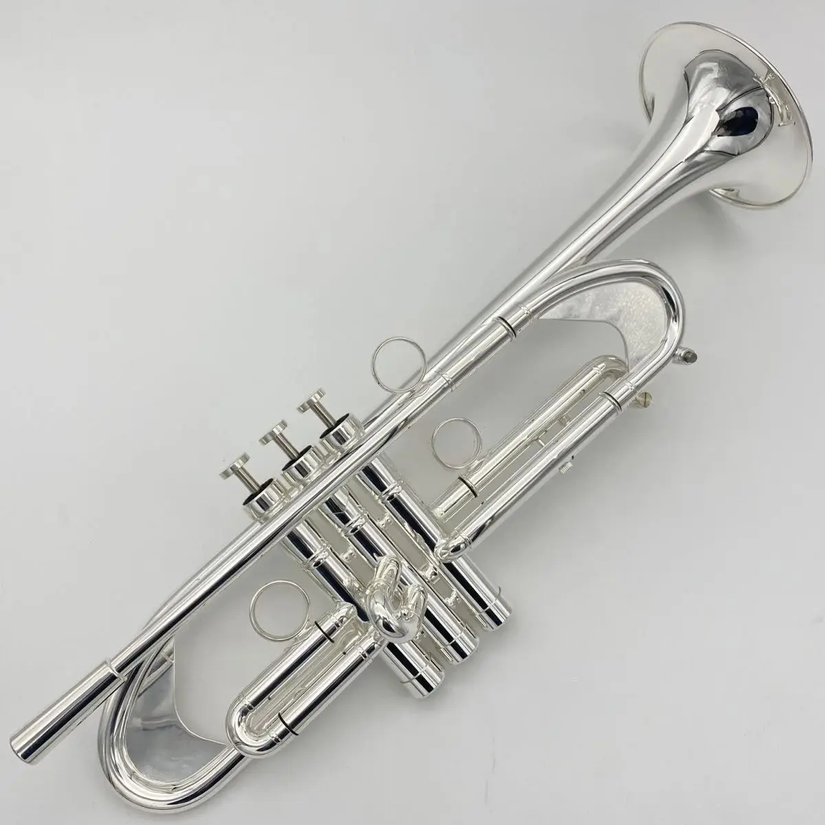 Europe's new silver-plated B-tune aggravated trumpet instrument beginners to play exam-level brass professional trumpet