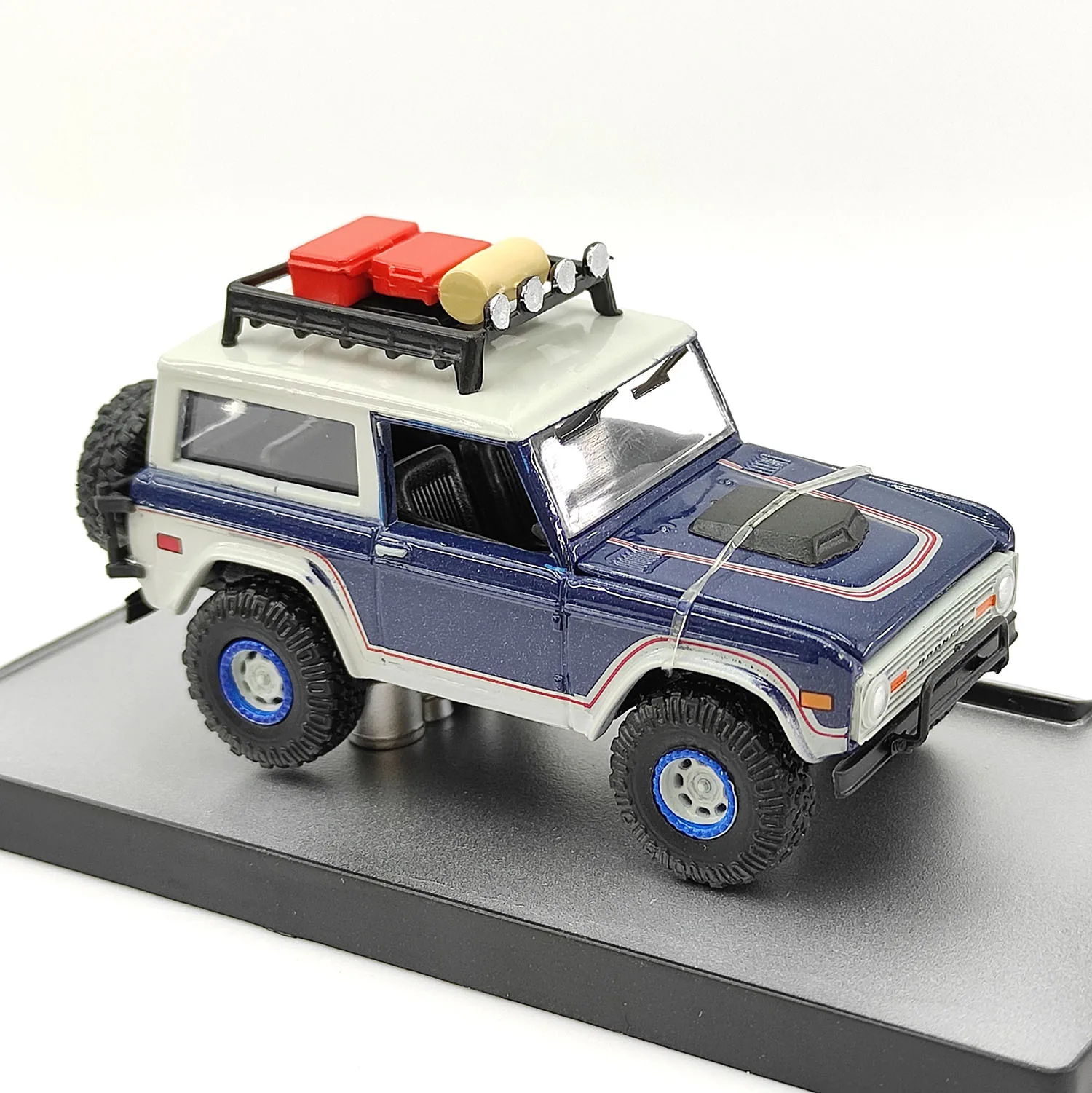 

1:64 Scale M2 Diecast Alloy 1971 Ford Bronco Off-road Vehicle Toys Cars Model Classics Adult Souvenir Gifts Static Display