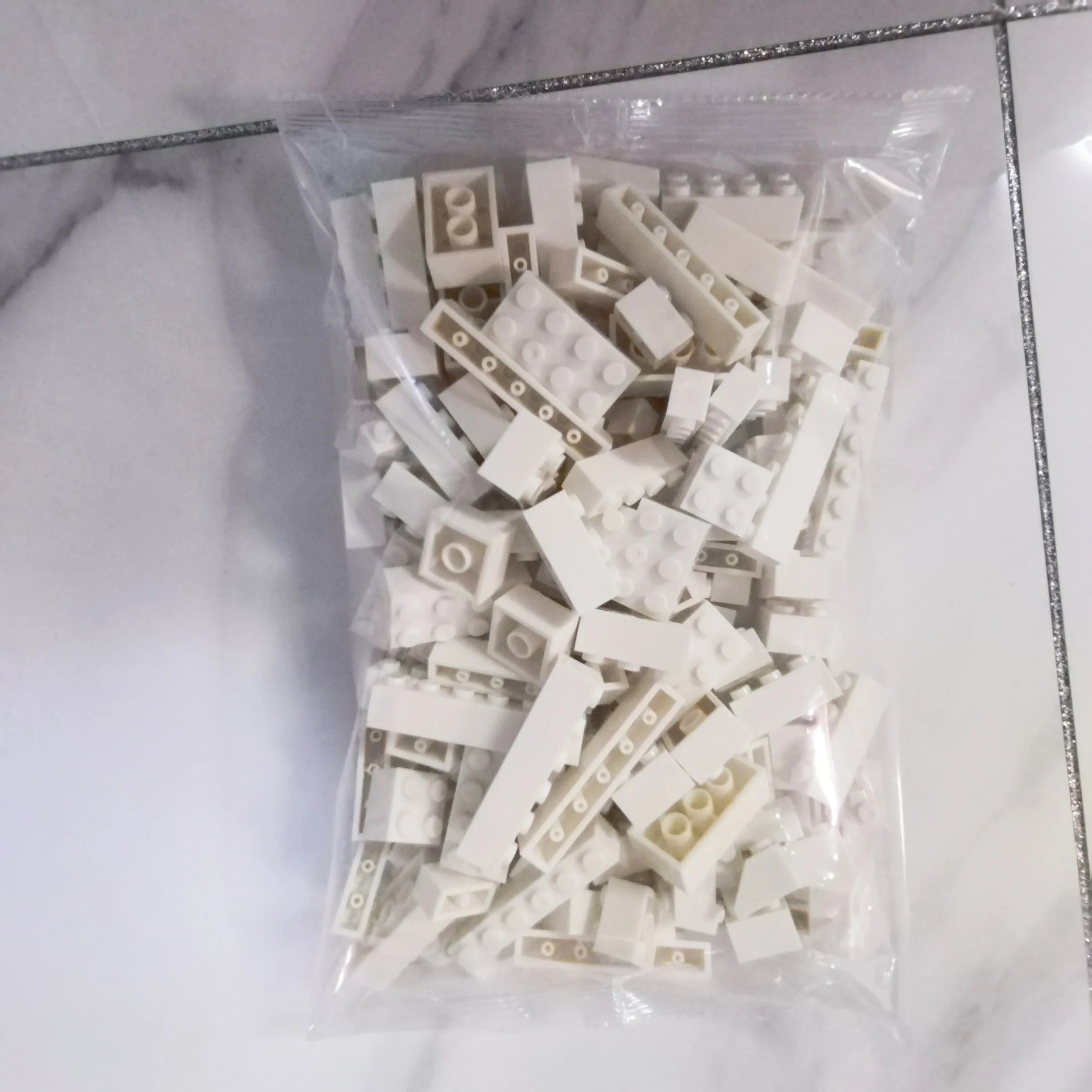 하얀색