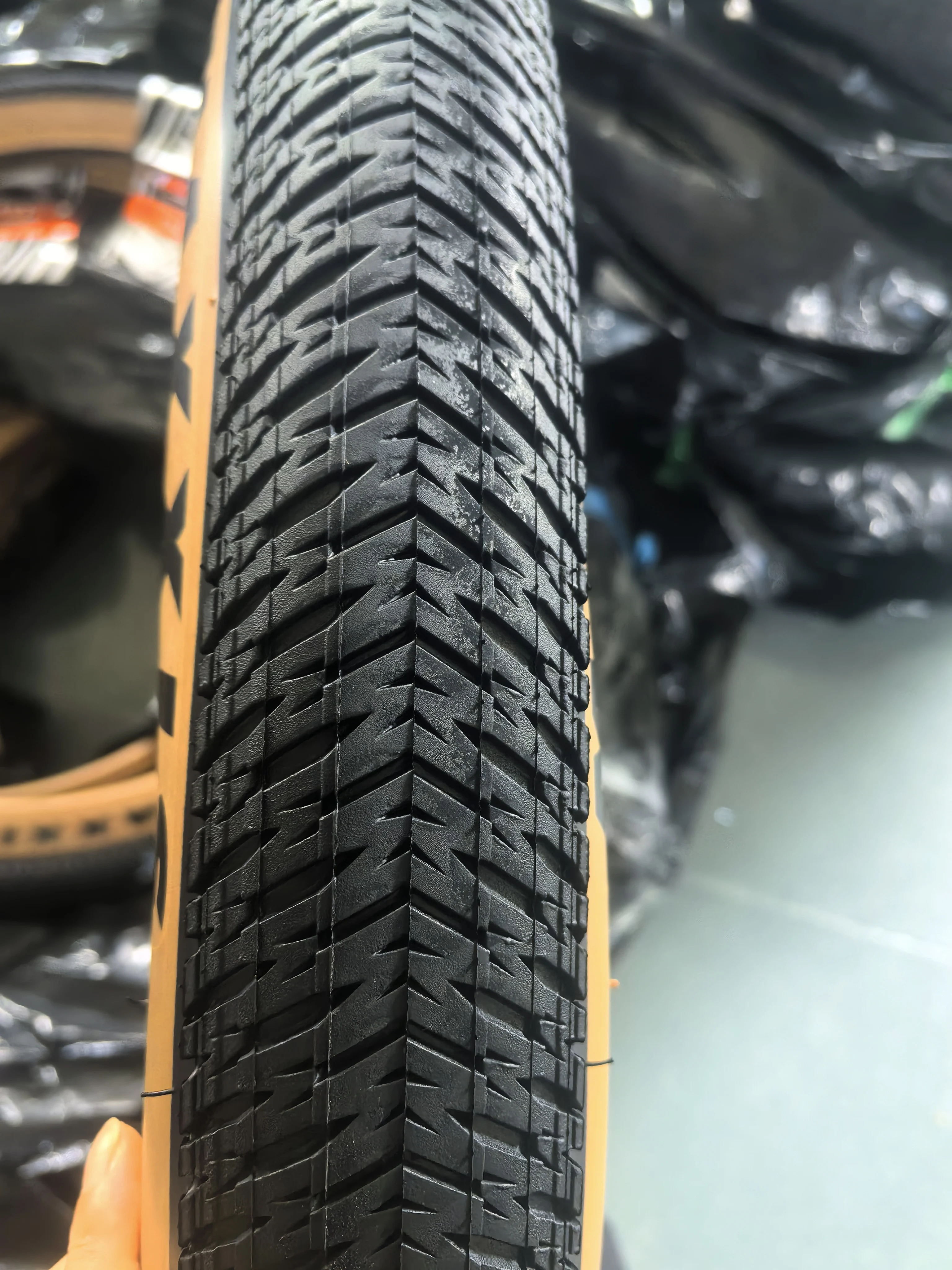 MAXXIS DTH EXO WIRE 26X2.3 26er 26in bicycle tire BMX All-black and yellow-edged steel wire tire