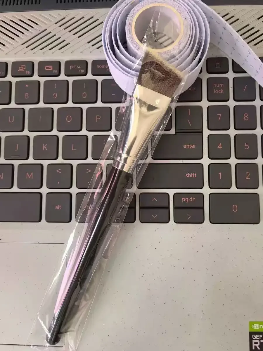 Brocha para base con mango de madera y diente de luna en forma de arco, cepillo para máscara ultrafino, adhesivo ligero, brocha de maquillaje para base sin rastro