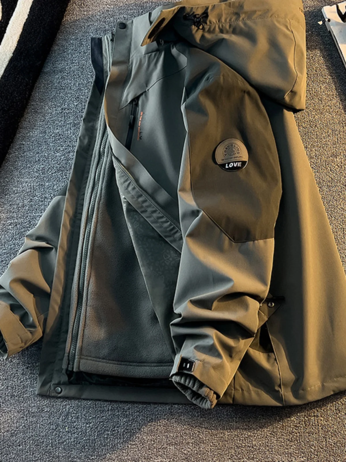 

Tee-in-One Detachable Men's Outdoor Jaet Cotton Coat Warmth Adding Fce Anti-Cold Cotton Clothing Jaet Faionable Ur...