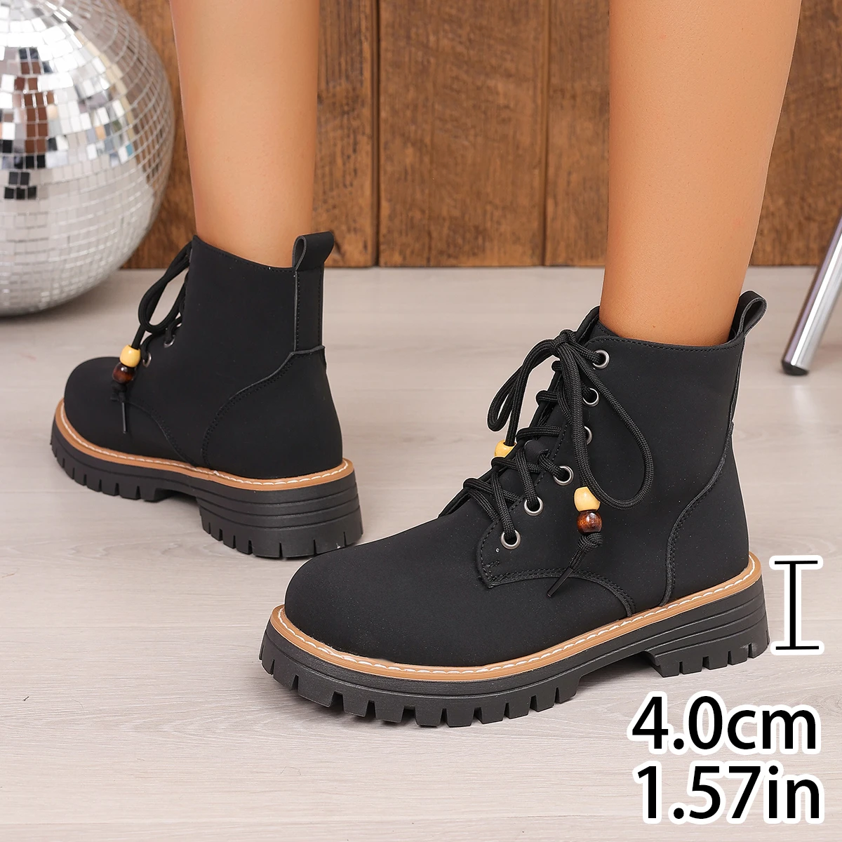 Damen-Stiefeletten mit runder Zehenpartie, niedrigem Absatz, mattem Finish, Schnürung, klobiger Laufsohle, Combat-Stil, Perlendetail, lässige Alltagsschuhe 2026