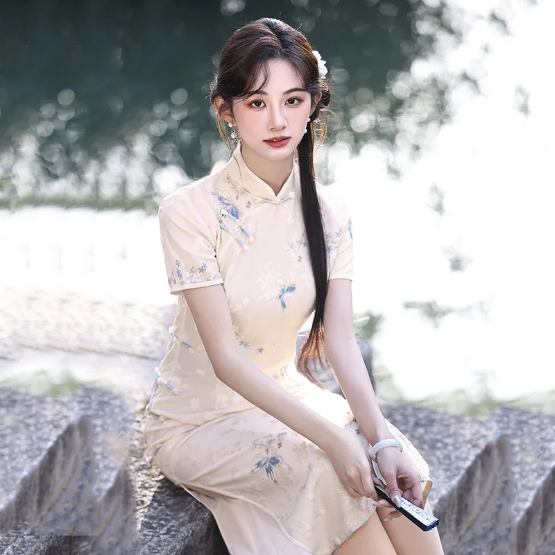 

Новое белое вышитое китайское длинное платье-ципао в улучшенном молодежном стиле, 2026, новое женское элитное ретро-летнее платье-ципао