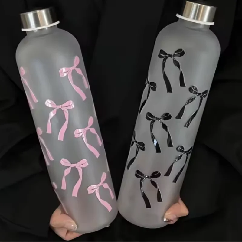 زجاجة مياه على شكل فراشة سعة 1000 مل، قارورة رياضية بلاستيكية متدرجة غير لامعة، ترمس رياضي مضاد للانزلاق ومقاوم للتسرب مع غطاء فضي اللون #3