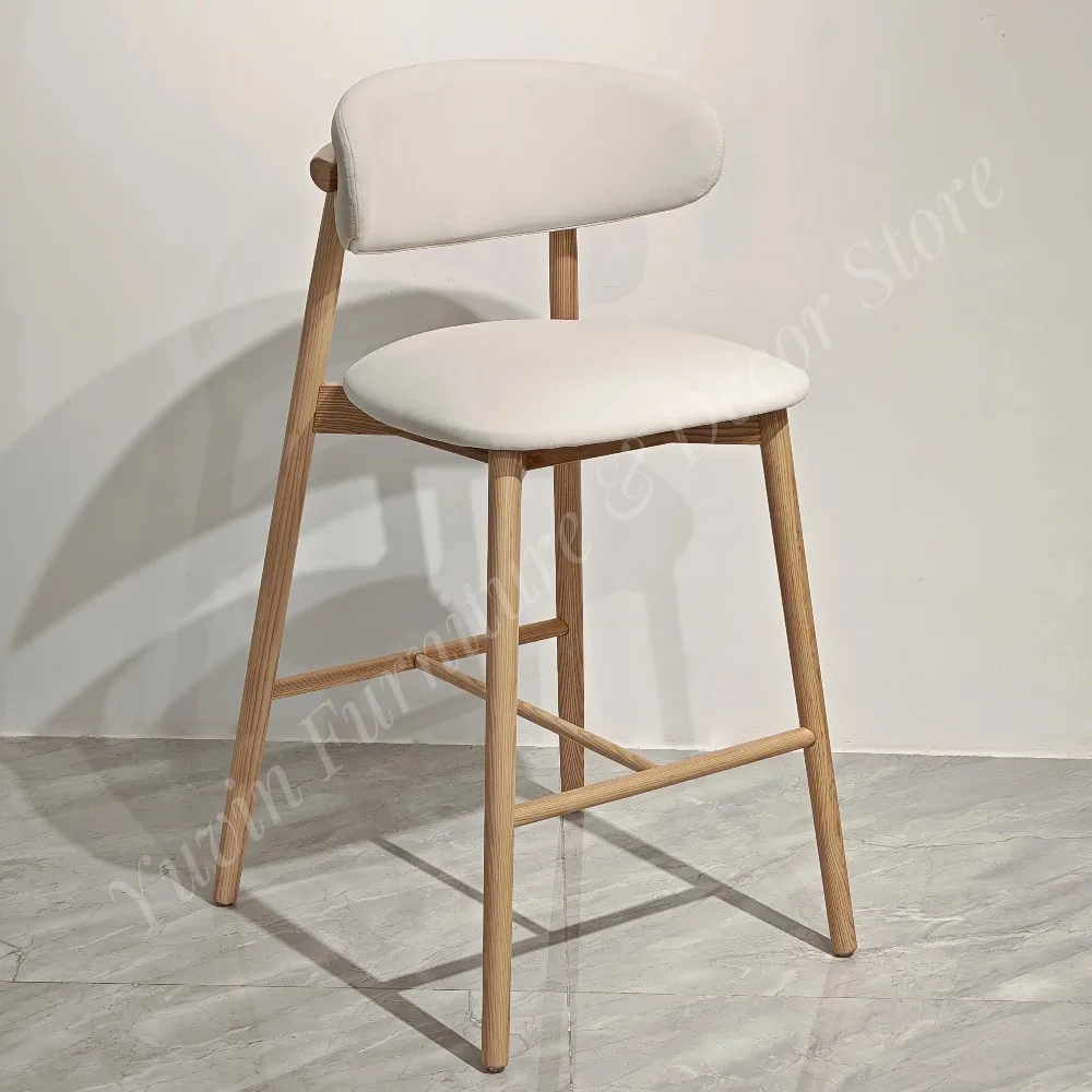 Nordisches Stuhldesign, moderner Barhocker aus massivem Holz mit Kunstlederbezug und geschwungener Rückenlehne für Zuhause, Bar und Küche