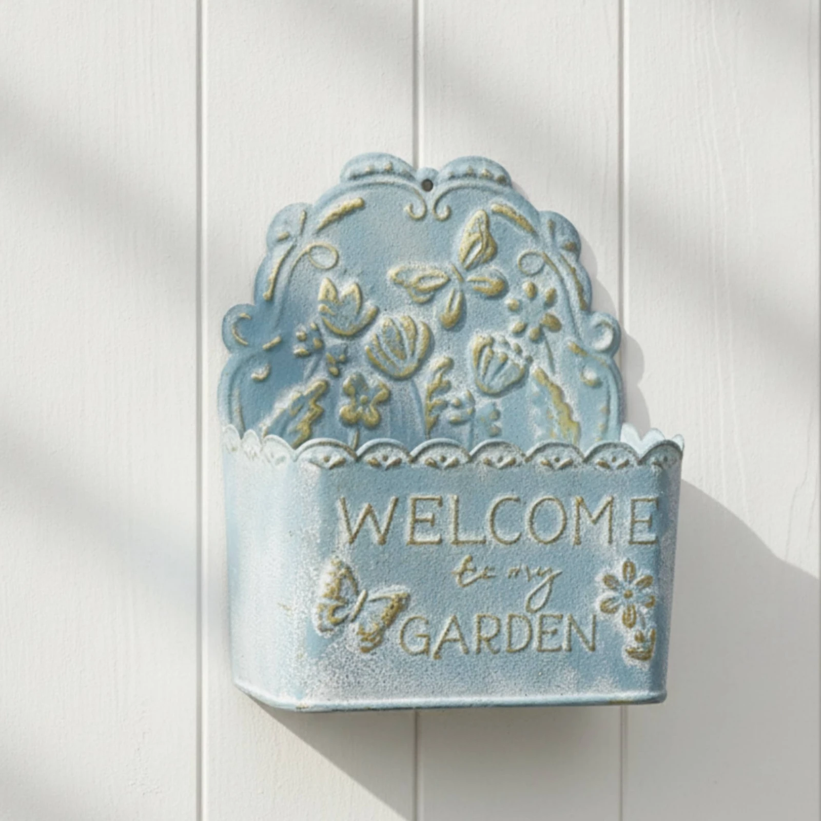 Wall-Mounted Iron Planter Rustic Metal Wall Pocket Planter Distressed Farmhouse for Gardeners, Patio, Porch