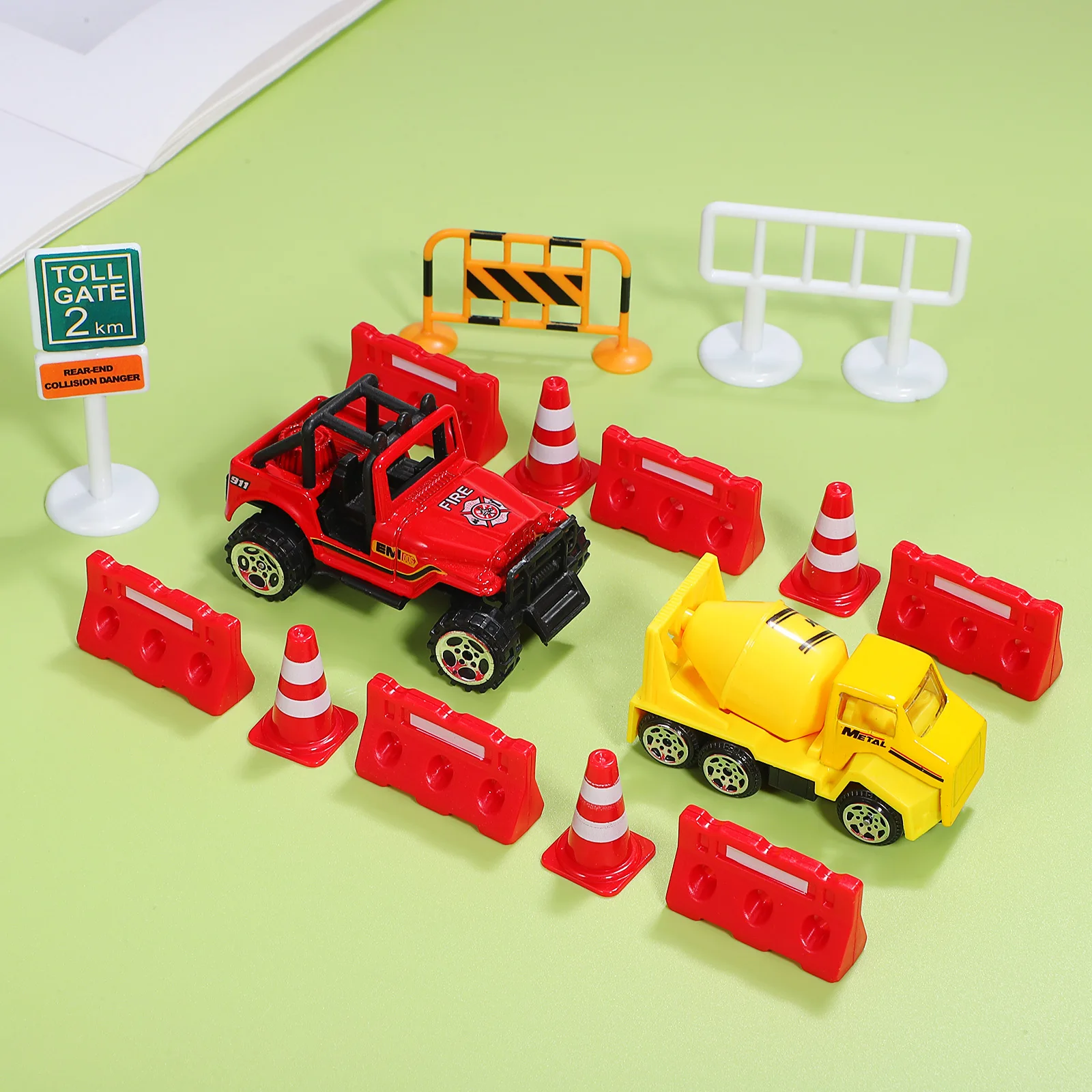

24pcs Mini Traffic Cones Fences Traffic Road Signs Playset Traffic Cones Toys