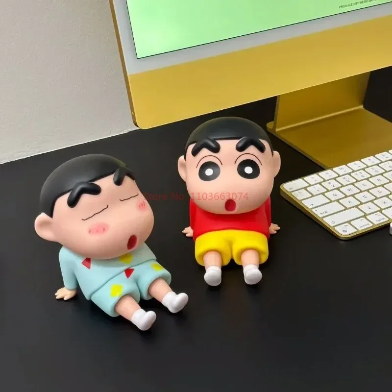 New Crayon Shin-chan Action Figure Lazy Cell Phone Holder Nohara Shinnosuke Anime Figurine Pvc Collection Model Toys Kids Gifts