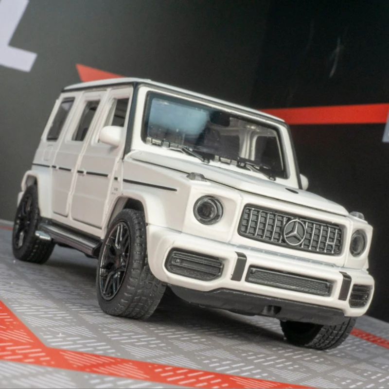 1:32 Benzs G63 G65 SUV Alloy Car Model Diecast Metal Off-road Vehicles Car Model Simulation Sound and Light Collection kids Gift