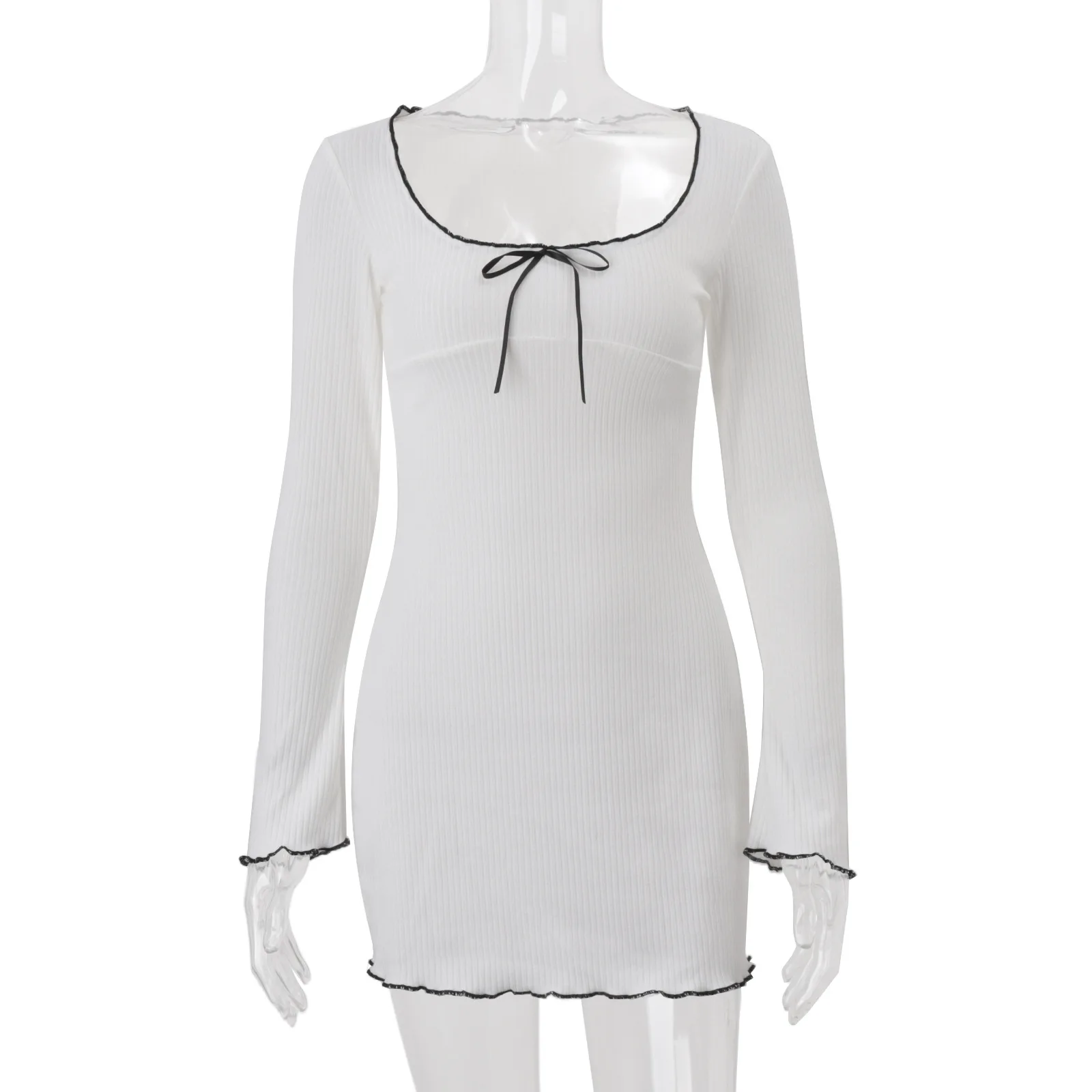 ชุดเดรสแฟชั่นใหม่สไตล์ยุโรปและอเมริกาสำหรับฤดูใบไม้ร่วง ดีไซน์เซ็กซี่ คอวี แขนยาว แต่งระบายช่วงเอว กระโปรงสั้น