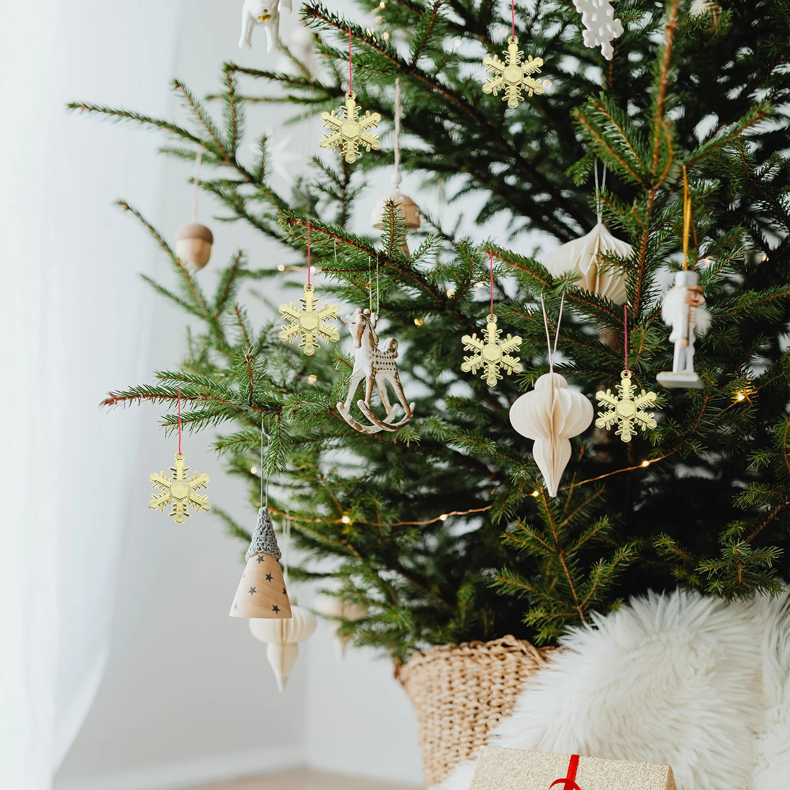 

60Pcs Christmas Tree Ornaments 4cm Plastic Colorful Snowflakes Hanging Winter Wonderland Xmas Pendant Decor DIY Craft Snowflakes