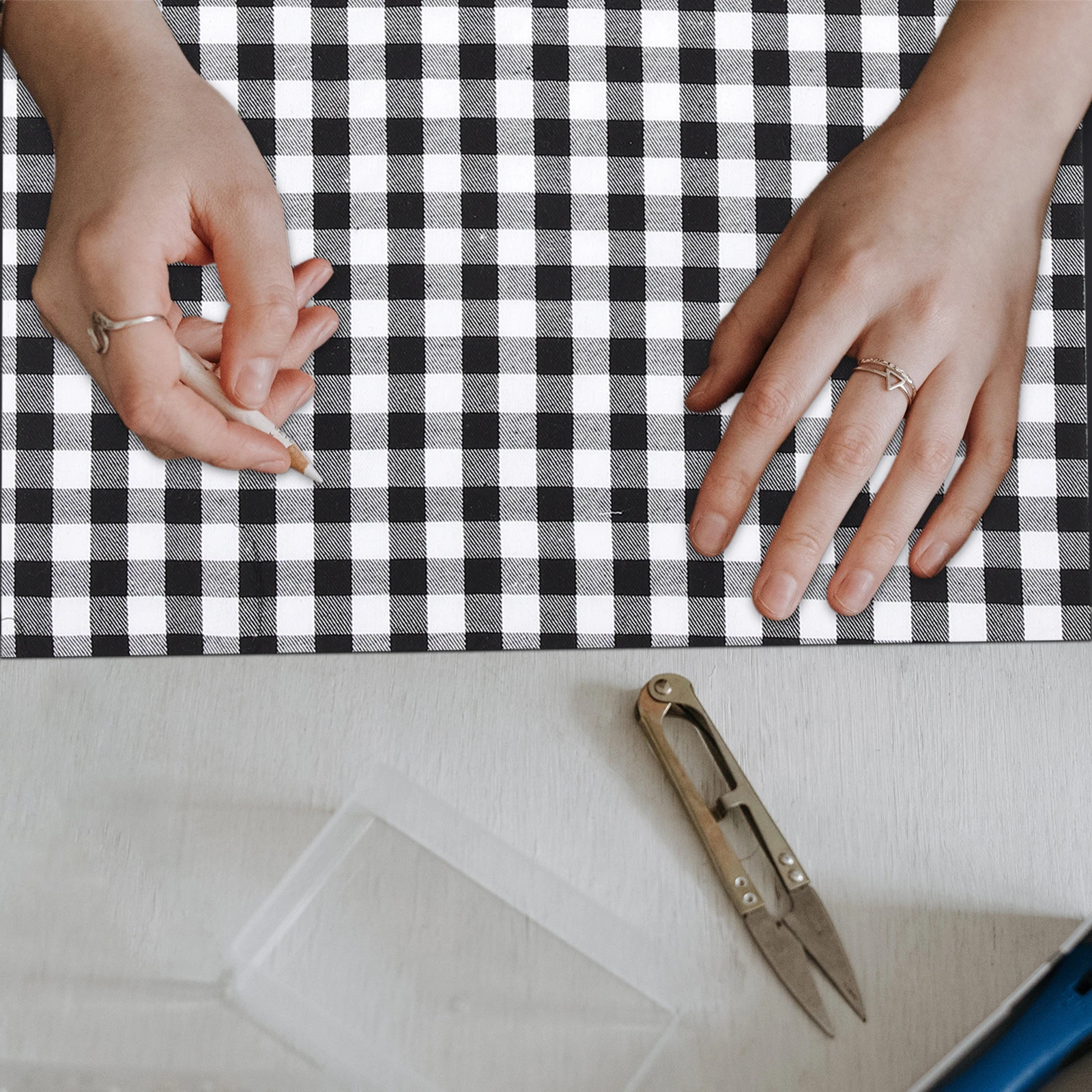 

6Pcs Printing Christmas Cloth Patchwork Squares for DIY Sewing Crafts Christmas Themed Home Decoration and Gifts