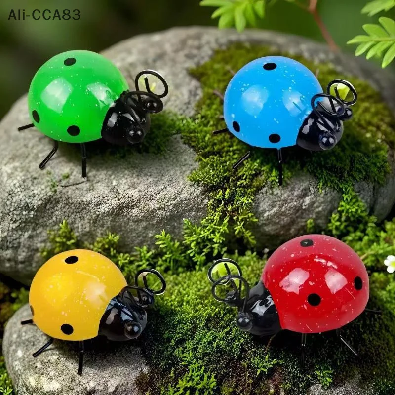 

Mini Metal Beetle Fence Hanger Wall Hanging Ornament Statue Outdoor Patio Garden Figurine Sculpture For Home Decor