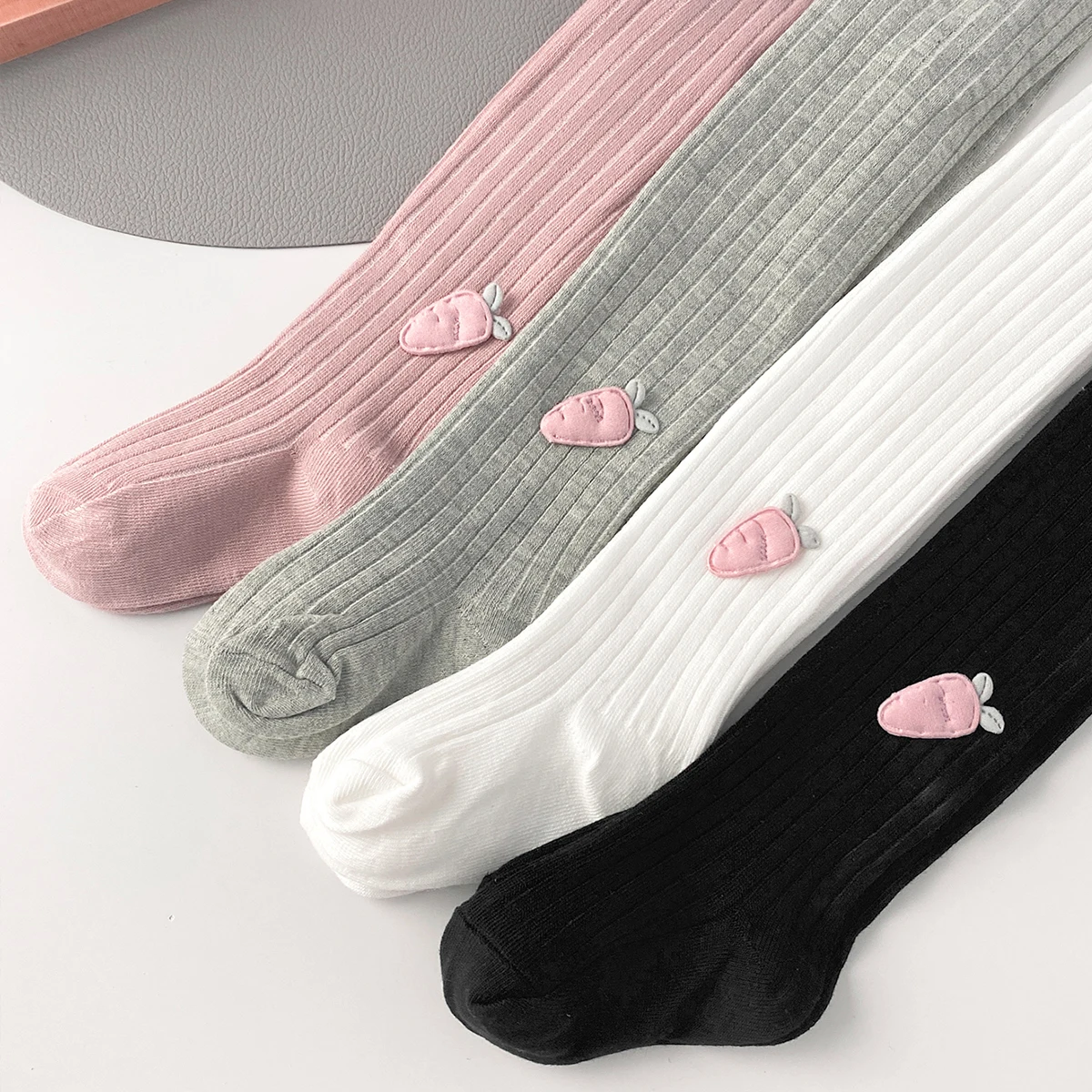 4 PCS Children's Leggings Baby Girl's Toddler Newborn Kids' tights – The lovely carrot pattern is suitable for little girls.