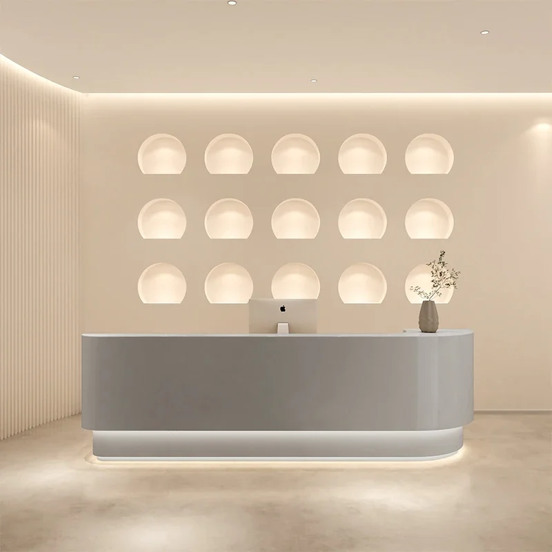 Tienda de ropa Mostradores de recepción Logo Led Beige Mostradores de recepción delanteros de cajero Diseño de restaurante Rezeption Theke Muebles Oficina