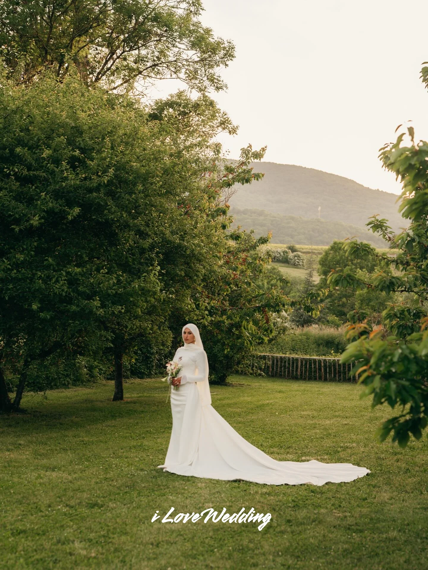 شال أبيض فساتين زفاف كم طويل حورية البحر المملكة العربية السعودية دبي طول الأرض سويب تراين فساتين سهرة مخصصة حديثة #4