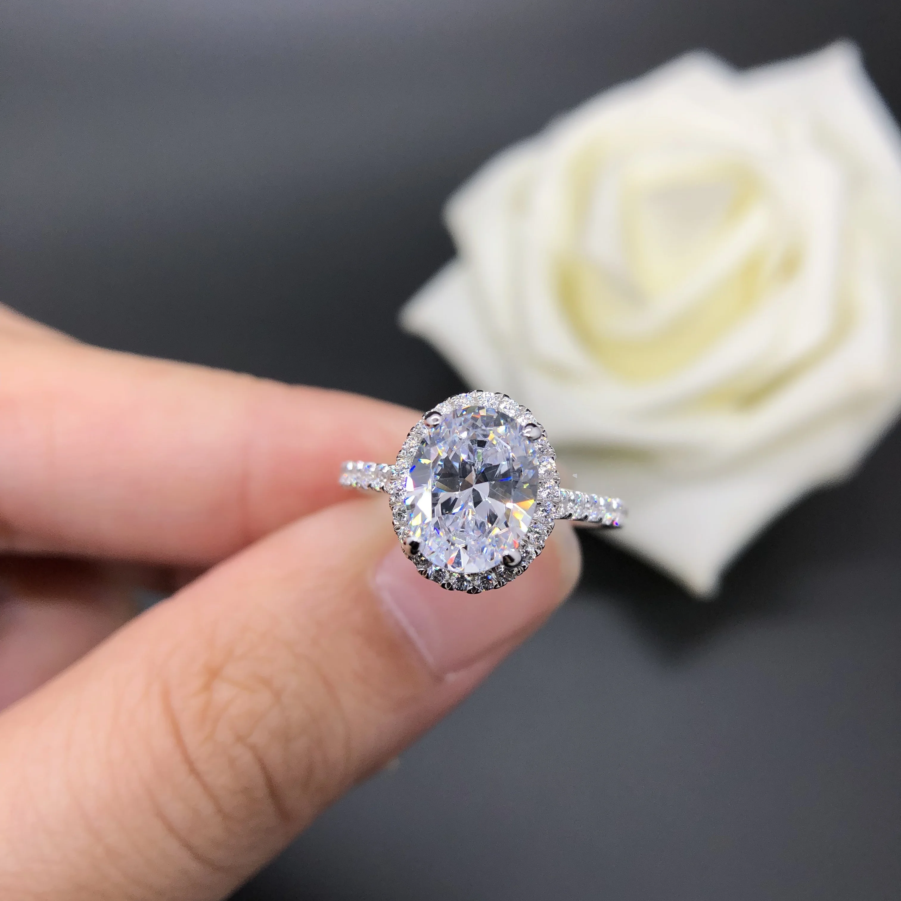 Massiver 18K Weißgold Au750 Ring 2CT 6*8mm Ovalschliff D Moissanit Diamantringe Weißgold Ring R143 – Detail 1