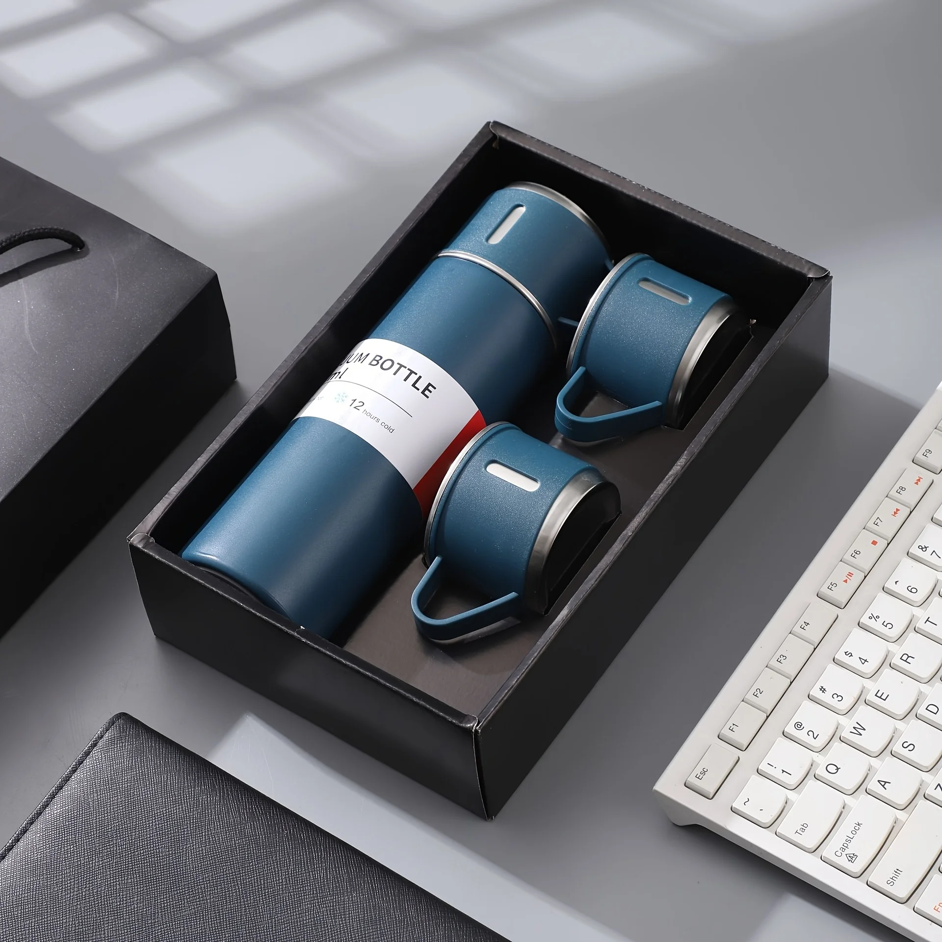 زجاجة مياه معزولة بالفراغ 500 مللي/16.9 أونصة أواني أكواب من الفولاذ المقاوم للصدأ مناسبة للسيارات يمكن أن تحمل القهوة والمشروبات الباردة #1