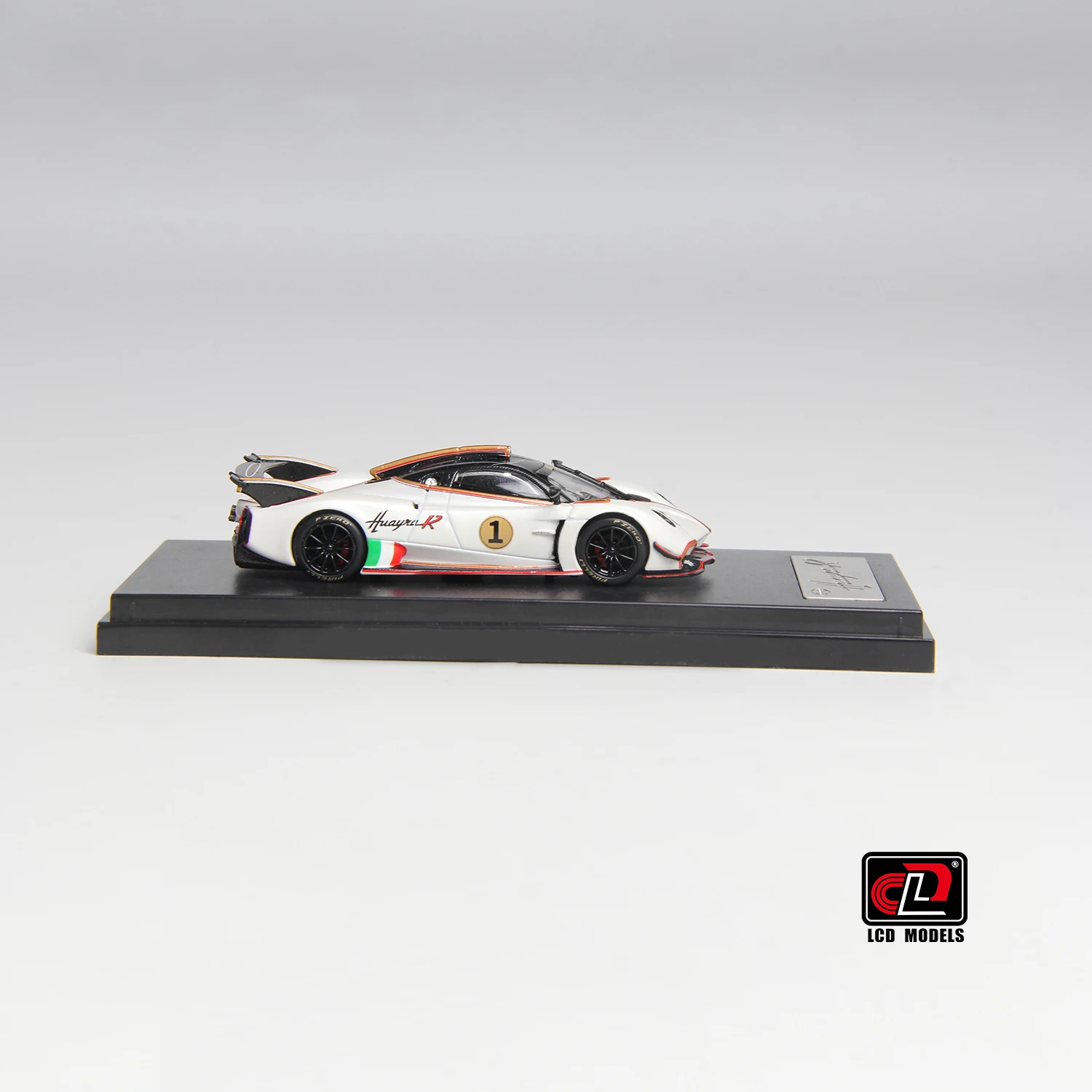 Newly Stocks LCD 1:64 Huayra R 1# White Color Diecast Scale Model Car In 2024