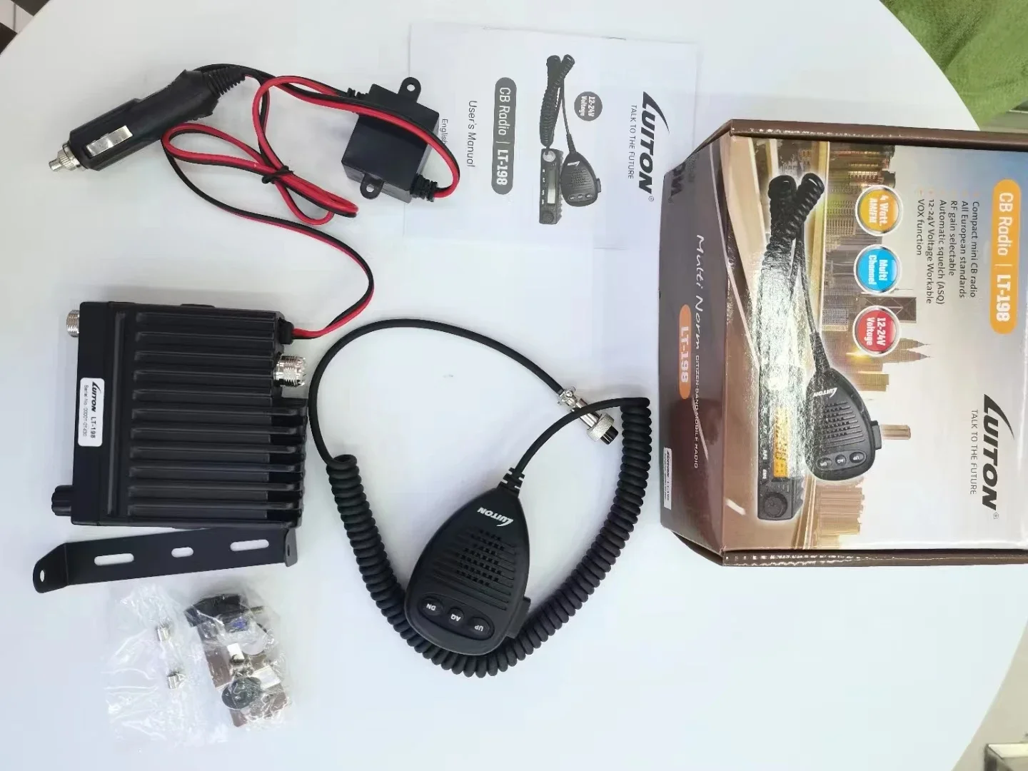 CB MOBILE MINI RADIO LUIBOULT 198 AM FM 4W COMPACT 40 Canaux