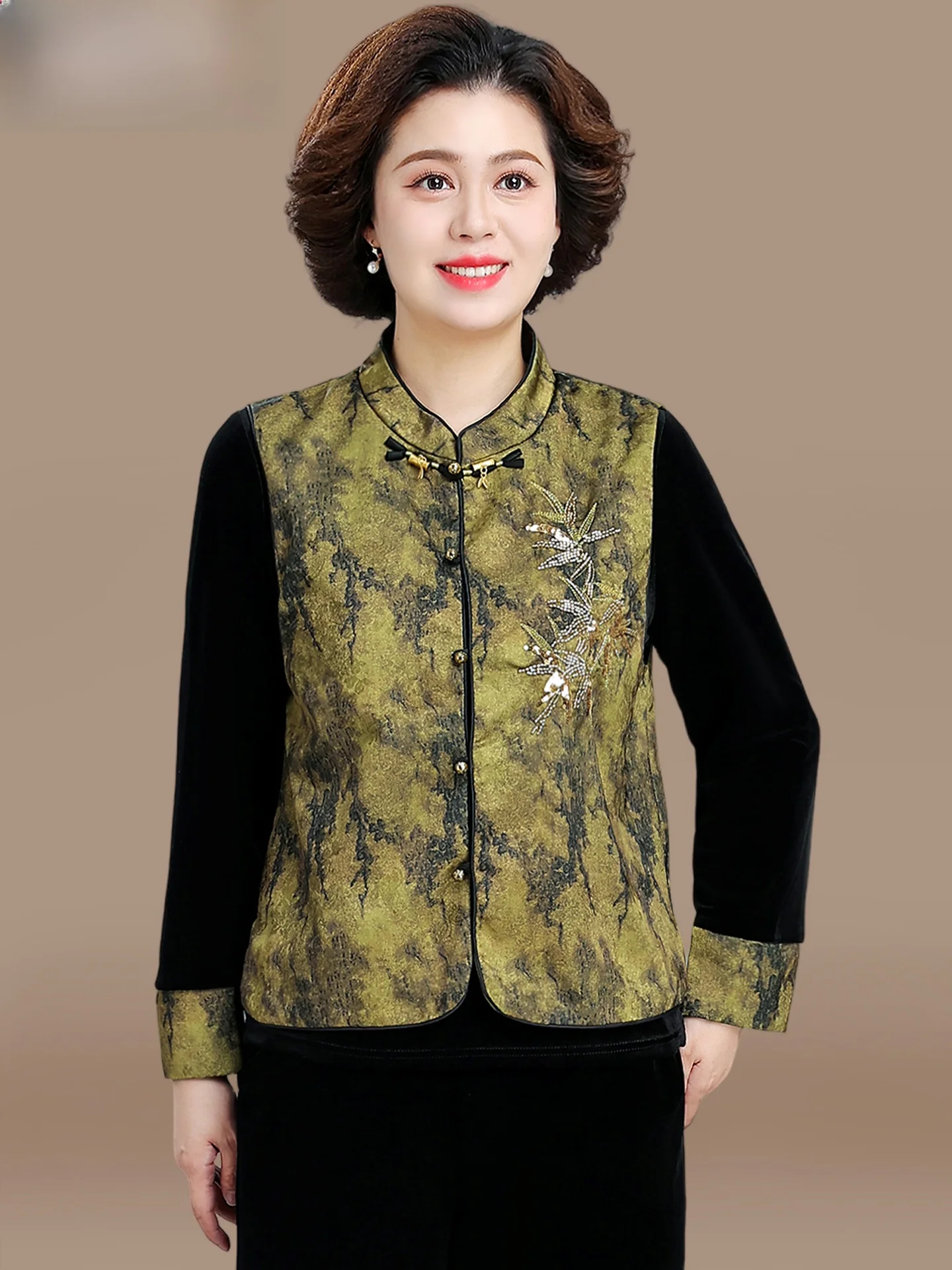 

Новый осенний комплект в китайском стиле: бархатный модный костюм для женщин среднего и старшего возраста, брендовый жилет и пальто, комплект из трех предметов