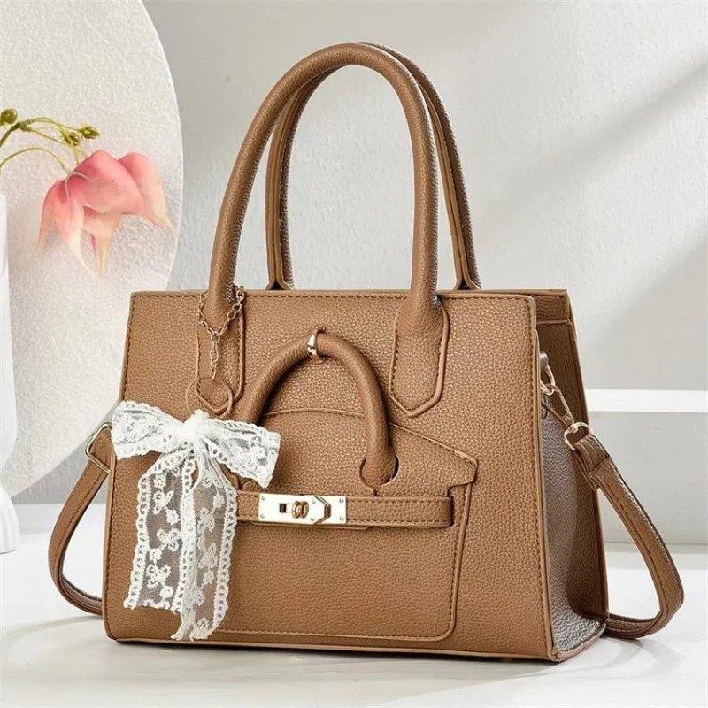 

Stylish Messenger Bag Simple Design Solid Color Large Capacity For Leisure Women And Commuter Use