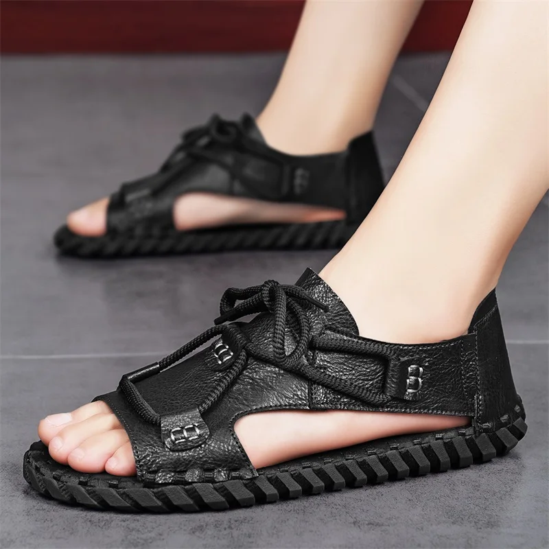 2024 Sommer Herren lässige Sandalen Mode runde Zehen Strand Mann Sandalen Komfort weichen Boden Pu Leder Mikro faser hand gefertigte Nähte