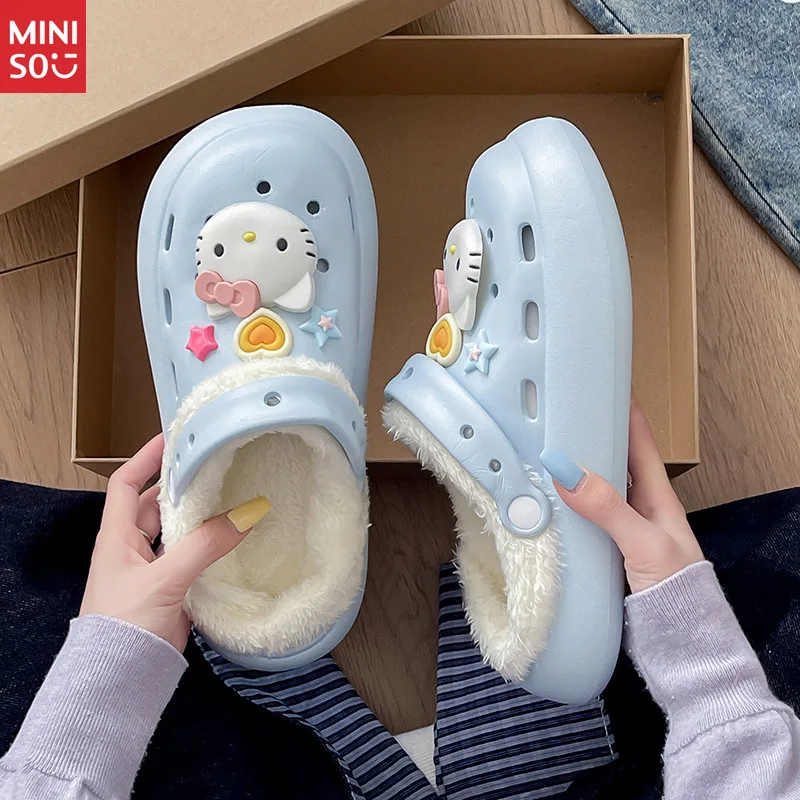 Miniso 2025 كروكس نسائي من القطيفة، قباقيب منصة شتوية مع بطانة غامضة وتعزيز الارتفاع