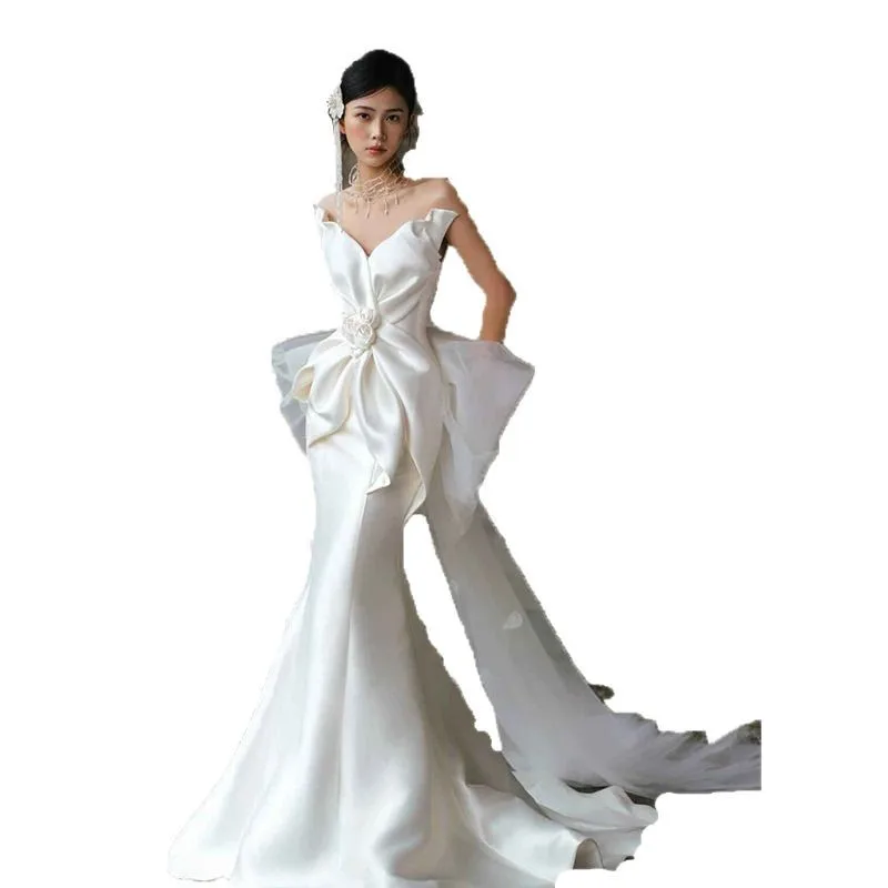 فستان زفاف خفيف بدون حمالات على الطراز الفرنسي2025 فستان العروس الجديد من الساتان الأبيض حورية البحر نحيف وبسيط على طراز موري