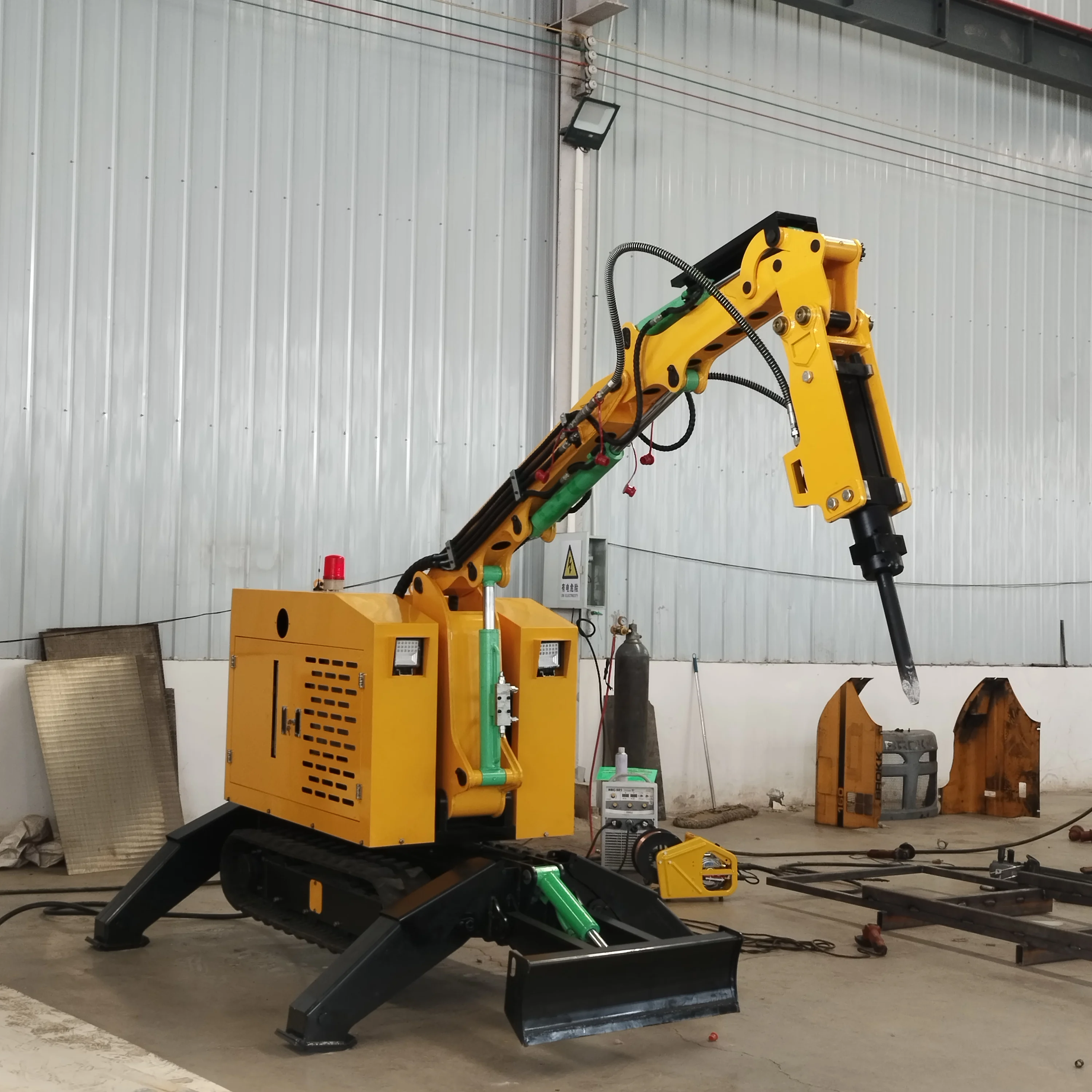 Portable Crush Robot Unmanned Electric Hydraulic Breaking Equipment for Refractory Brick Removal Remote Control Demolition Robot