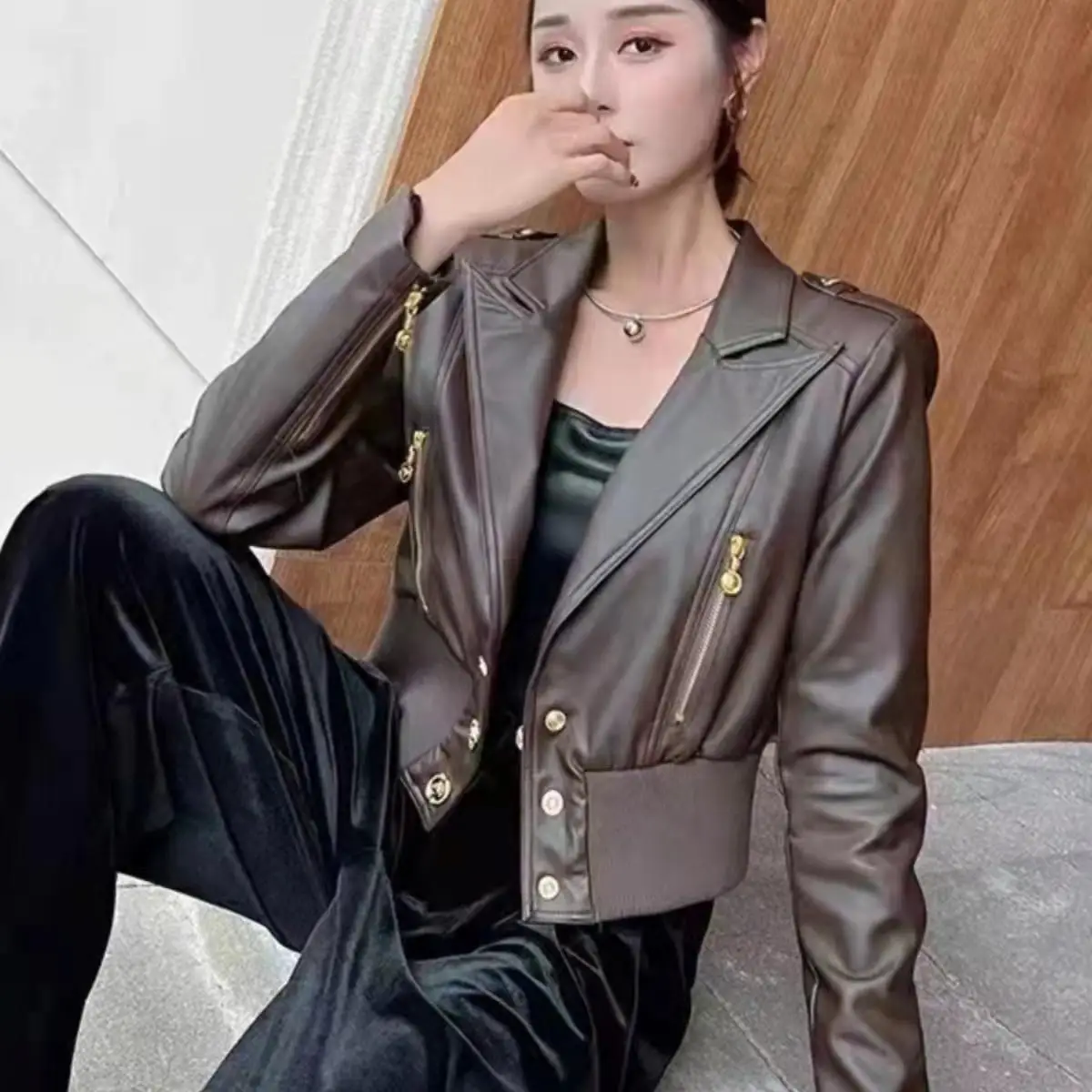 

Stylish Short Leather Jacket Double Zipper Suit Collar Golden Buckle Fashionable Biker Versatile Personality Top Women's Fashion