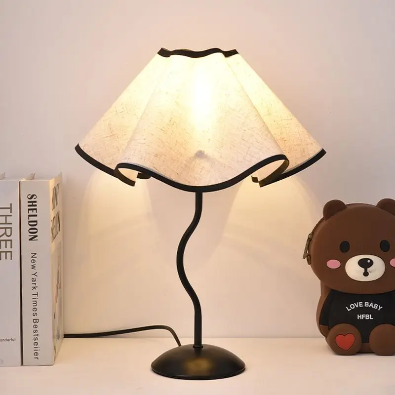 

Ins Ветер Цветок Лепесток Настольная Лампа Кабинет Спальня Спальня Свет Роскошное Украшение Атмосфера Ночник