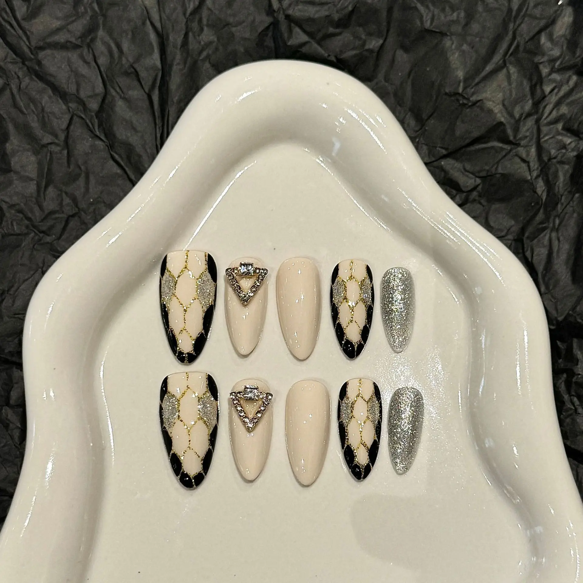 

10Pcs Full Handmade Short Almond Python Pattern Fake Nails Sliver Shiny Powder False Nail Tips White Press On Nails Wearable