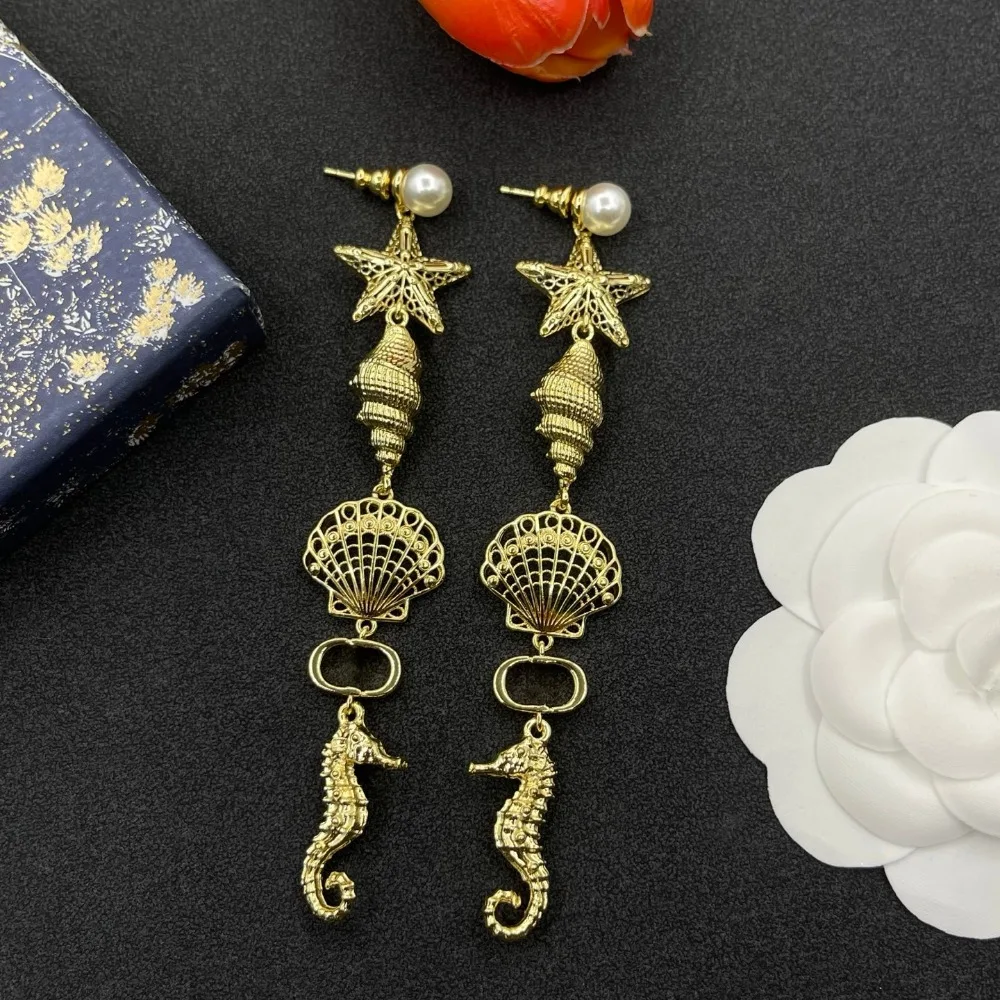 

2025 новые элегантные объемные серьги-гвоздики для женщин, роскошный дизайн, идеально подходящий для работы или повседневного использования