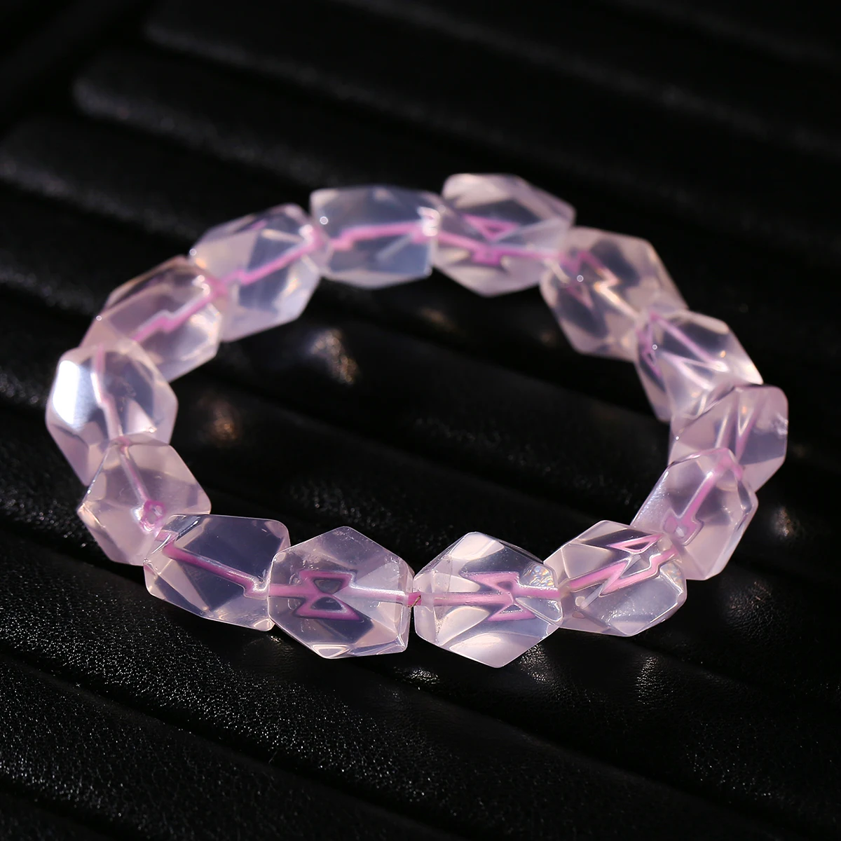 الحجر الطبيعي الوردي الكوارتز غير النظامية حبة سوار موضة مطاطا سوار المرأة الحلو الرومانسية العقل شفاء يوغو مجوهرات هدية