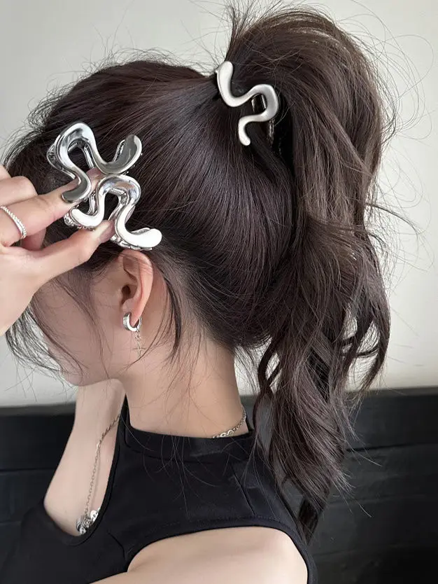 Instagram niche π - shaped design, half tied hair clip, female 2024 new high-end feeling, back spoon hair clip, shark clip