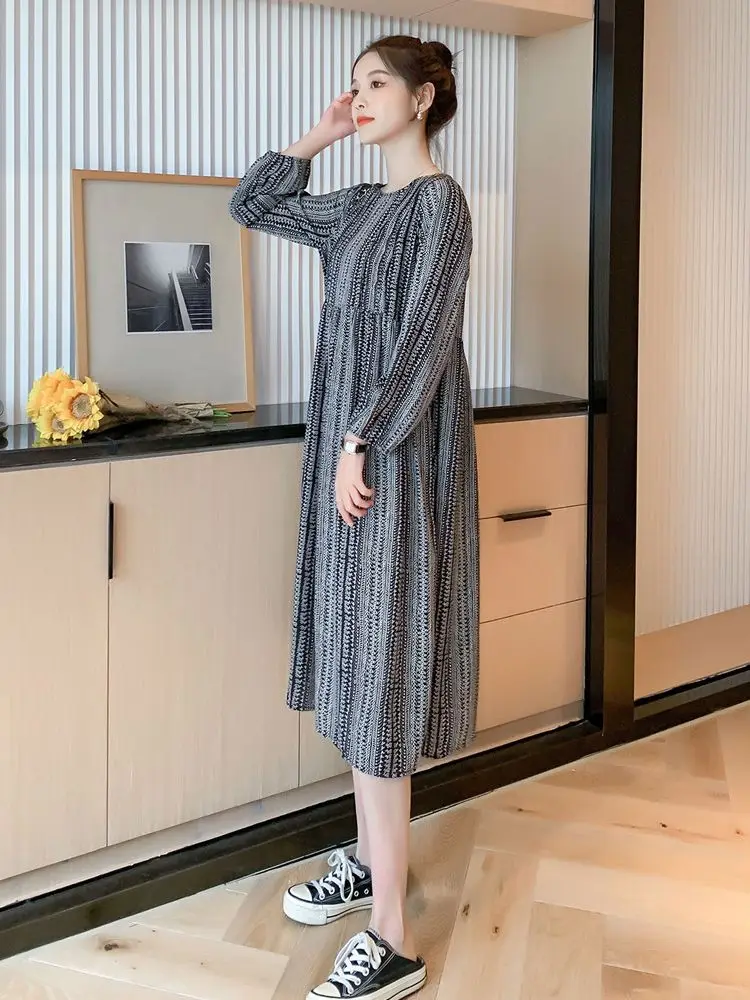 Spring Maternity Chiffon Lactation Dress Vintage O-Neck Pregnant Women Nursing Dress with Long Sleeves Breastfeeding Dress Loose