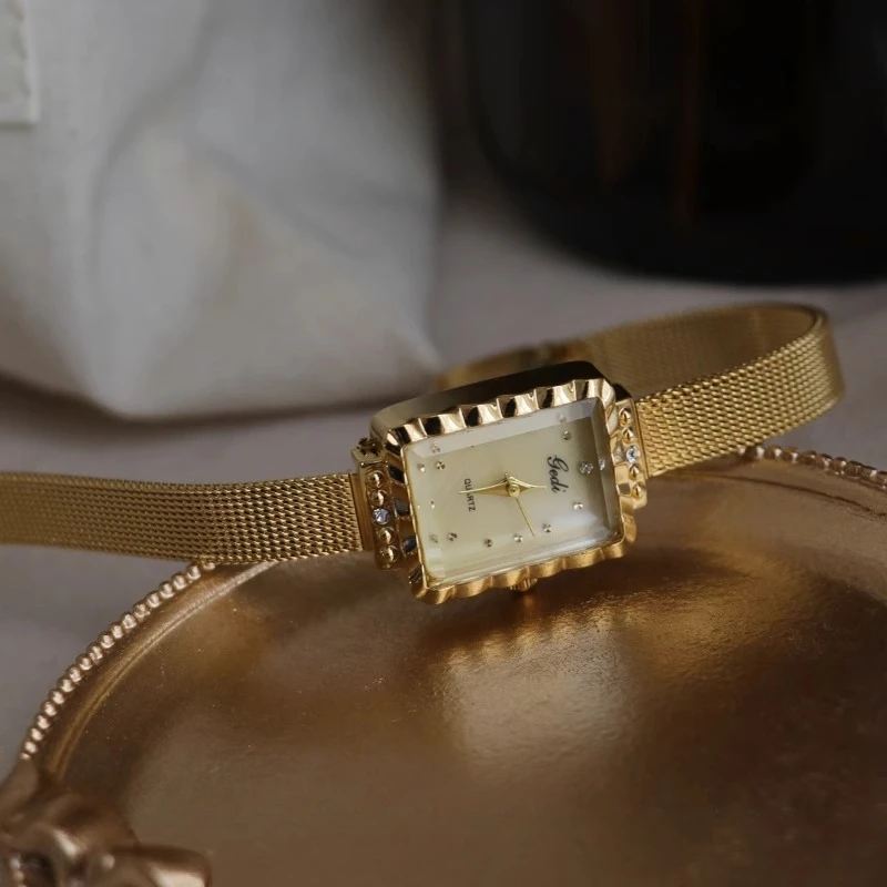 

2025 новые винтажные женские прямоугольные браслеты, кварцевые часы, средневековые элегантные часы, водонепроницаемые женские часы