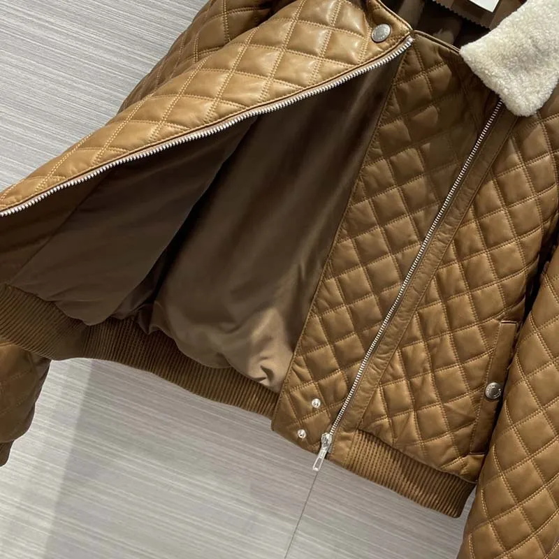 Woemn Coat Winter Short Length 2023 New Fashion Thick Warm Genuine Leather Jacket Real Wool Collar Diamond Lattice Decoration