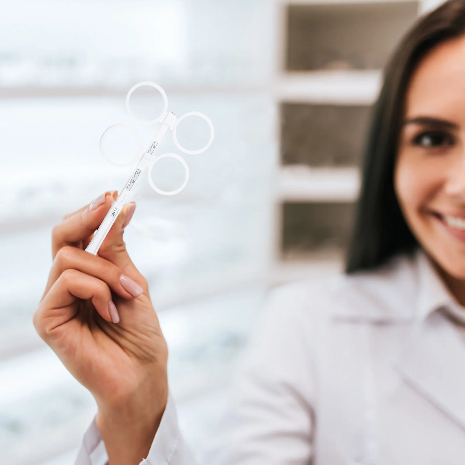 

Optical Flipper Plastic Optometry Flipping Lens for Myopia Amblyopia Near Vision Test Adjustable Pd Optical Ophthalmic Lens