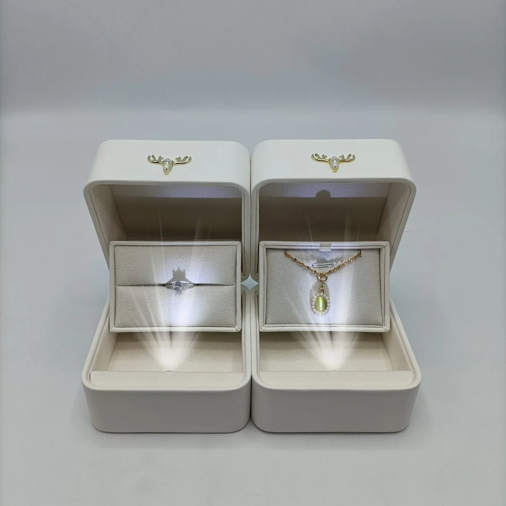 Custom LOGO PU Leather LED Jewelry Box Creative Deer Buckle Proposal Ring Pendant Case Paired Ring Jewelry Packaging Box Gift